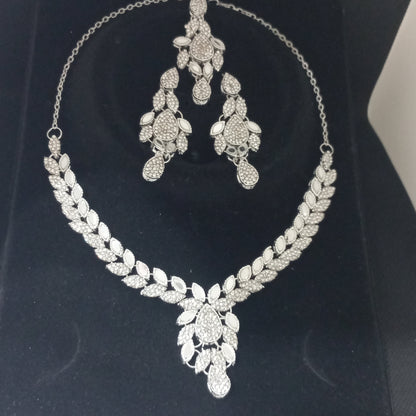 Exquisite Silver Leaf Drop Necklace and Earrings Set - Elegant Artificial Jewelry for Special Occasions