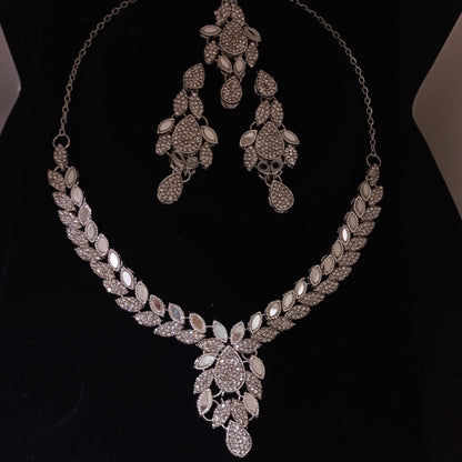 Exquisite Silver Leaf Drop Necklace and Earrings Set - Elegant Artificial Jewelry for Special Occasions